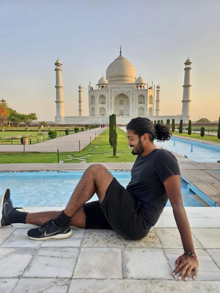 Randy the backpacker at the Taj Mahal